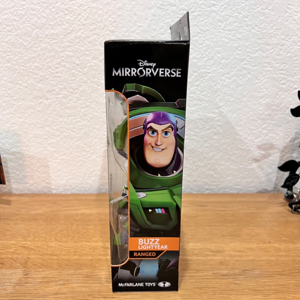 McFarlane Toys Articulated Figure - Disney Mirrorverse - BUZZ LIGHTYEAR (Ranged) - Picture 2 of 6